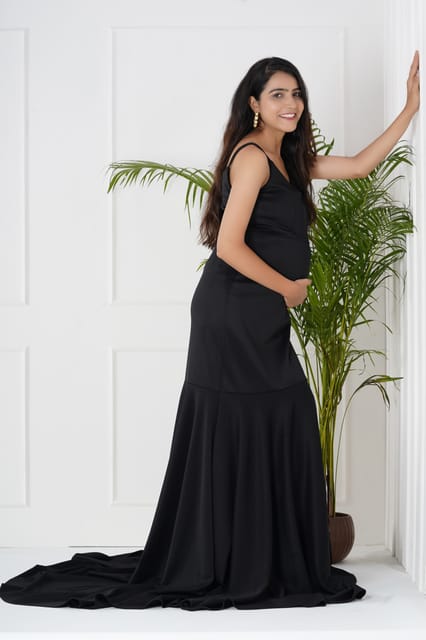 Plum and Peaches Black trail maternity photoshoot gown